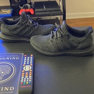 Triple black adidas ultraboost